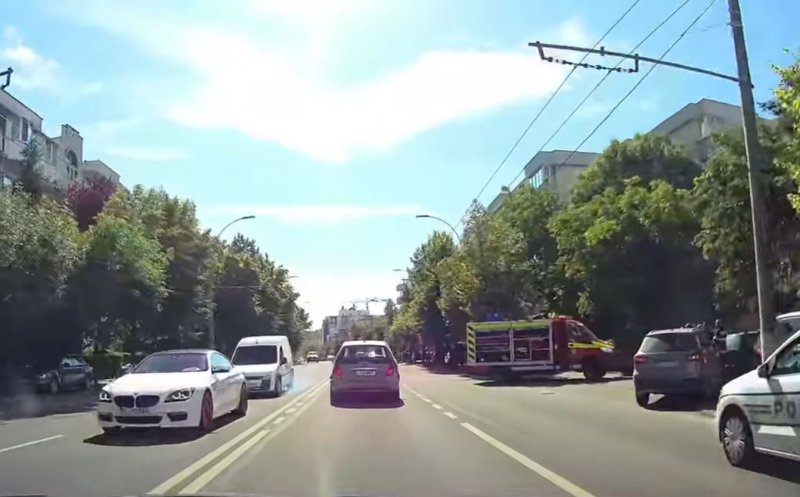 Accident pe Titulescu. Descarcerarea și ambulanța, la fața locului