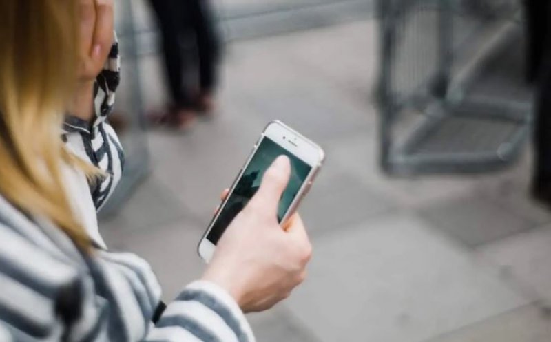 Cluj: Copilă de 14 ani, tâlhărită în plină stradă, pentru telefonul mobil