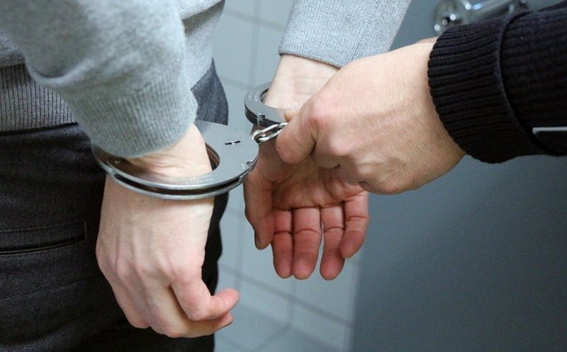 Şantaj şi ameninţări la Cluj, timp de o jumătate de an. Polițiștii l-au arestat abia acum pentru cercetări