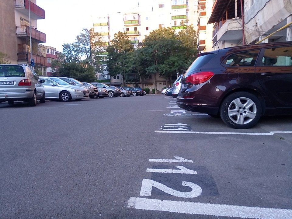 DEMOLAT, ASFALTAT, NUMEROTAT, PARCAT: Mănăşturul, campion la parcări noi