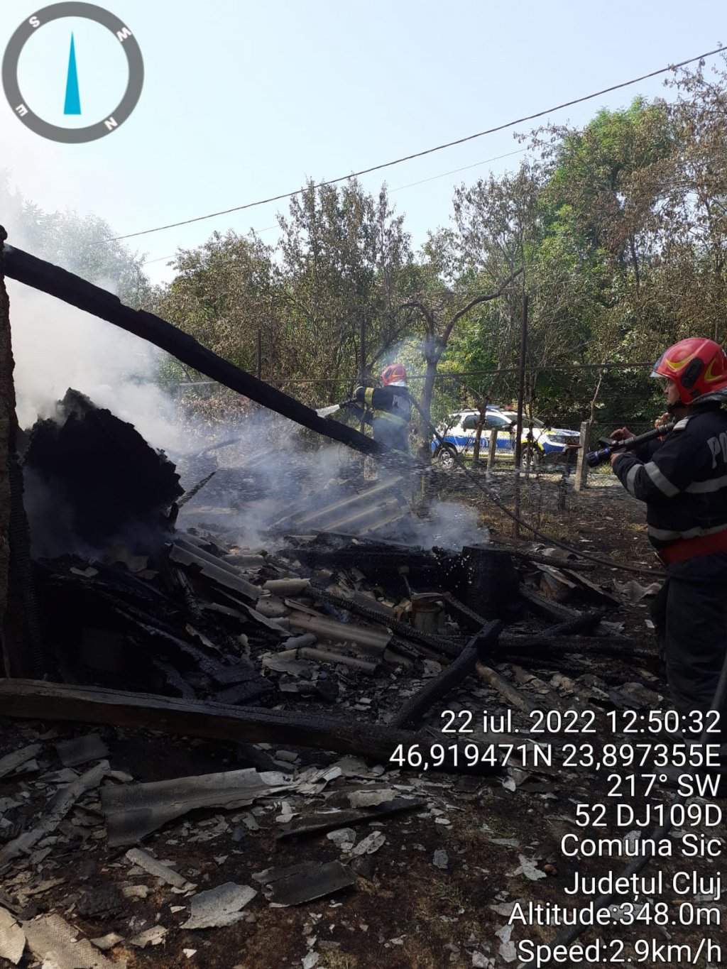 Cluj: Anexă gospodărească, făcută scrum. A luat foc de la un incendiu de vegetație