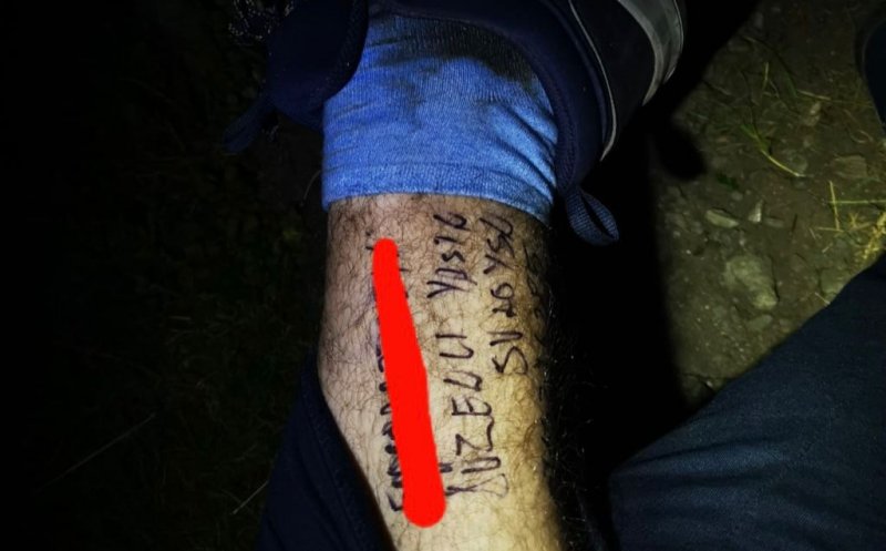 Abandonat de prieteni într-o pădure, un tânăr și-a scris CNP-ul pe picior în caz că va fi mâncat de animale sălbatice