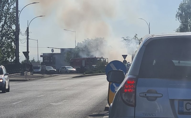 Un nou incendiu violent pe Calea Turzii. O mașină a fost distrusă de flăcări