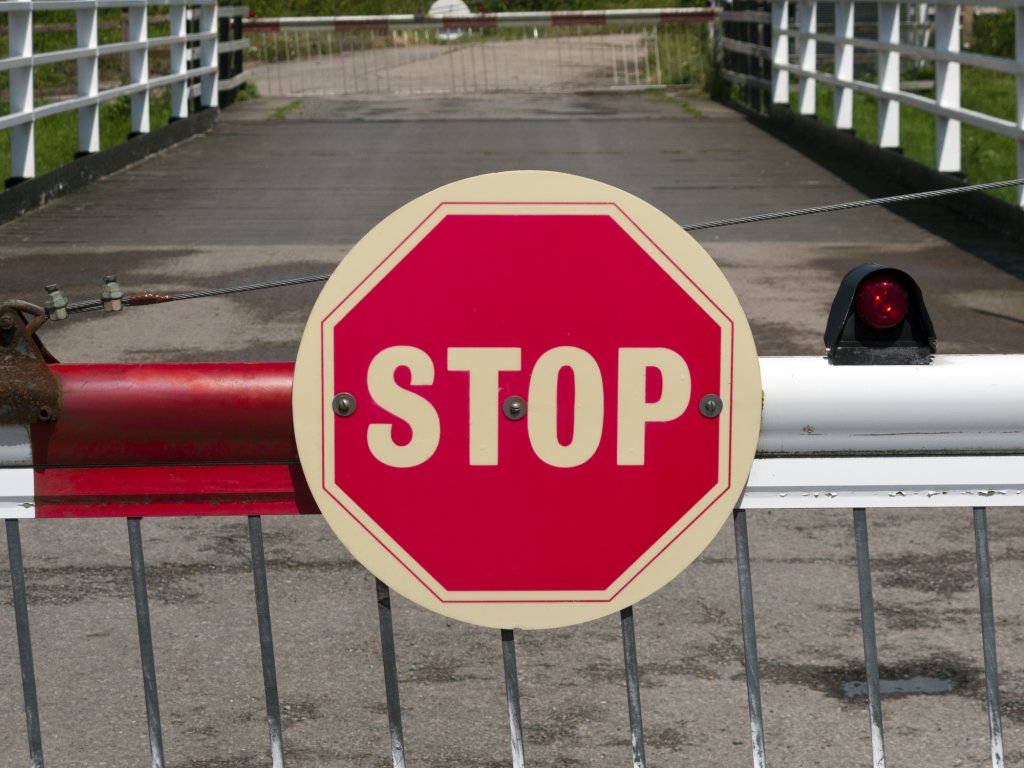 Canicula vine cu restricții de circulație pe mai multe sectoare de drumuri naționale