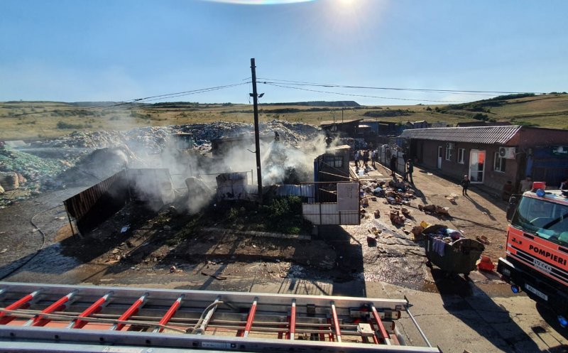 INCENDIU în Cluj-Napoca: A ars o rampă de sortare a deșeurilor din zona Pata Rât. De unde a pornit focul
