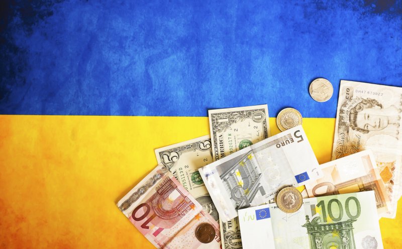 Grav afectată de război, Ucraina vrea să obțină 15-20 de miliarde de euro de la FMI