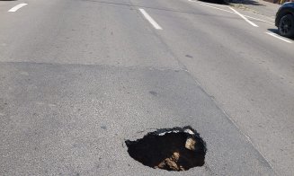 Crater pe strada Decebal. Clujenii, campioni la miștouri: „E gura de metrou” / „E 3D Boss”