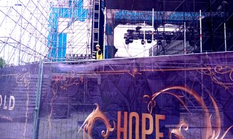 Armata UNTOLD a cucerit Clujul. Peste 15.000 de oameni montează scenele festivalului