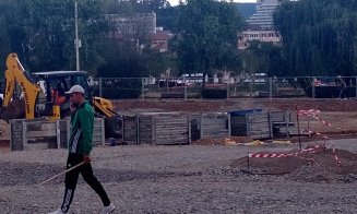IMAGINI cu șantierul de la Sala Sporturilor din Cluj-Napoca. "De ce ne filmaţi?"/ "Să vadă lumea dacă munciţi"