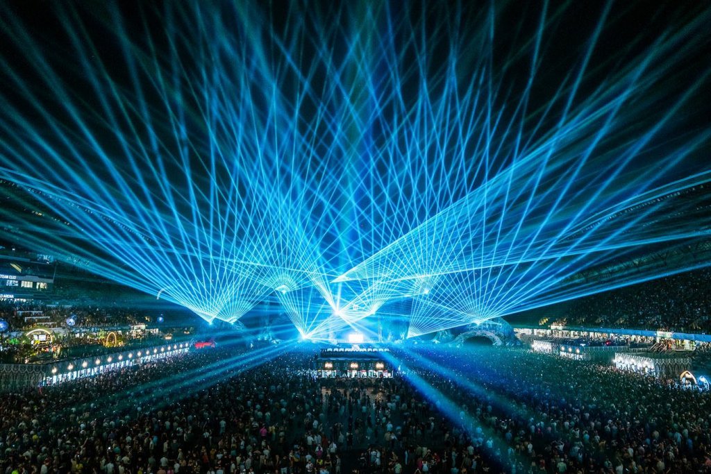 Experienţa unui maghiar la UNTOLD: „Cred că e peste Sziget Festival"