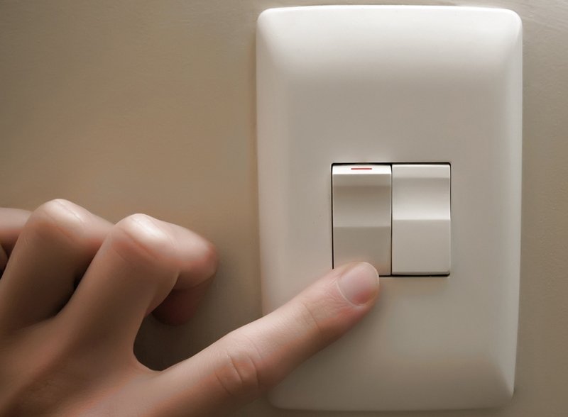 Europa strânge cureaua: Retailerii  sting lumina şi își reduc programul/ Aerul condiționat, limitat în Spania