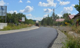 Se asfaltează drumul județean care traversează localitatea Sucutard