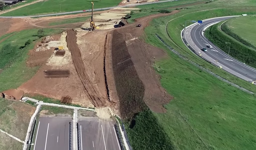 Doar 10 km de autostradă construiți într-un an în România, din cei 429 km cuprinși în PNRR. Sunt pe Autostrada Transilvania