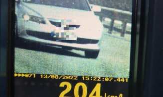 Vitezomanii de pe Autostrada Transilvania, buni de plată. Au călcat acceleraţia până au depăşit 200 km/h