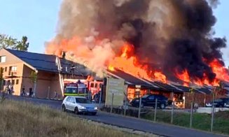 INCENDIU de amploare în Turda: ARDE un restaurant / Turiştii evacuaţi