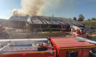 INCENDIU de amploare în Turda: ARDE un restaurant / Turiştii evacuaţi