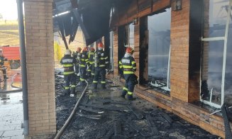 INCENDIU de amploare în Turda: ARDE un restaurant / Turiştii evacuaţi