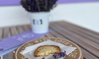 Cum să duci relaxarea la tine acasă: Coffee Shop la "Nucul din lavandă". Merită să încerci cafeaua, prăjiturile sau limonada cu lavandă