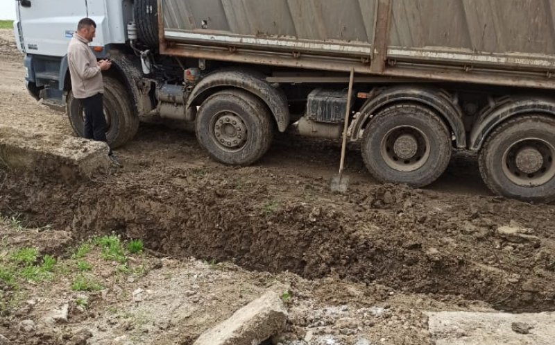 Locuitorii din Câmpenești, abandonați în șanț de autorități: ”Este inadmisibil”