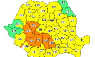 Ploi torențiale și vijelii în Cluj, până marți seara