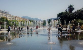 Până la Aquapark, de ce nu am folosi din plin fântânile arteziene publice ca spaţii de răcorire sau de joacă la apă