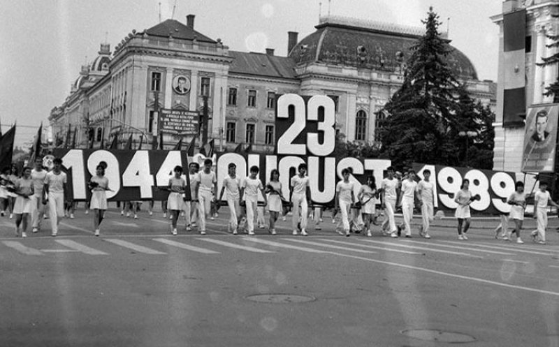 23 August: Ziua Națională a României, în comunism. Ce îşi amintesc clujenii din "epoca defilărilor"