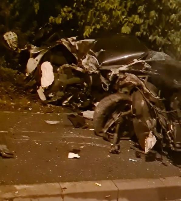 Mașină făcută ZOB pe podul IRA. Șoferul a scăpat ca prin minune