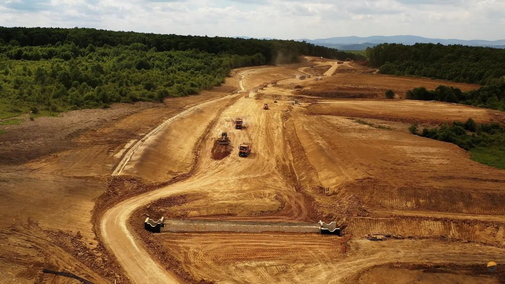 Autostrada Transilvania, prădată de hoți. Au furat motorina din utilajele de construcție