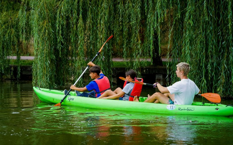 Cu caiacul pe Lacul Gheorgheni! Proiect susţinut de RADP Cluj-Napoca