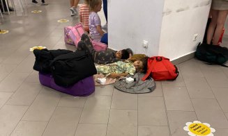 185 de pasageri, "abandonați" de Ryanair la Cluj. "Oameni și copii epuizați de 11 ore în aeroport... E absurd"