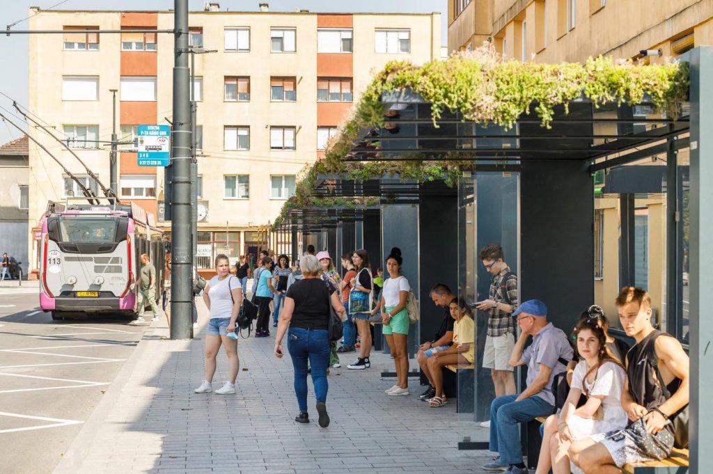 6 stații de autobuz modernizate în Piața Gării