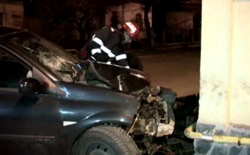 ACCIDENT în Cluj: A intrat cu maşina în conducta de gaz