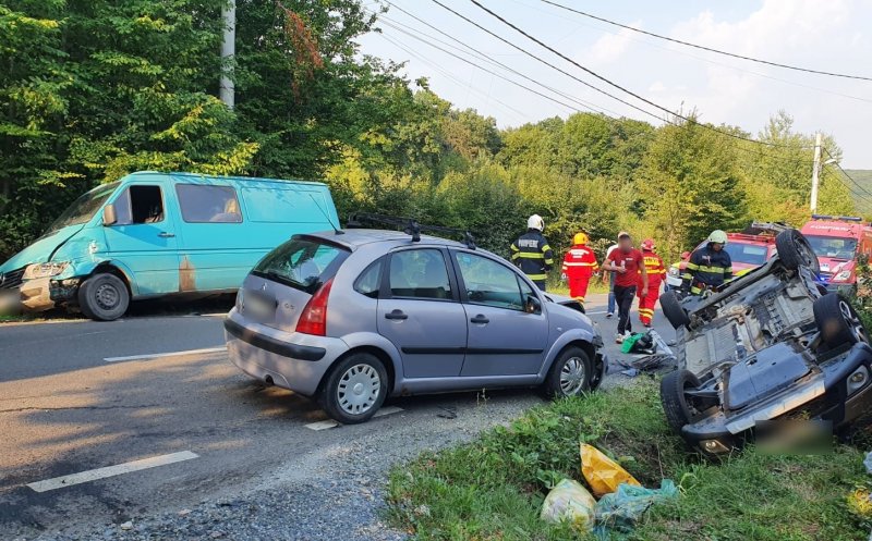 Accident urât pe drumul Sfântul Ioan din Cluj-Napoca. O femeie a ajuns la spital