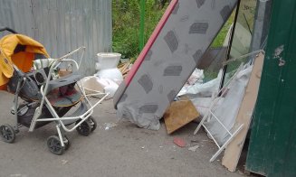 Istoria se repetă: Din nou s-a adunat un puhoi de gunoaie pe o stradă din Florești