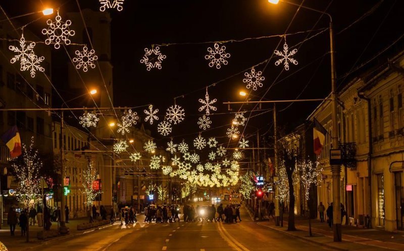 Vom avea iluminat festiv de sărbători în plină criză energetică? Ce spune Boc