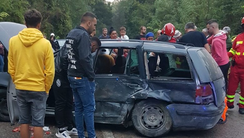 Accident grav în drum spre litoral. O femeie a murit și alte nouă persoane au fost rănite. Printre victime se numără și copii