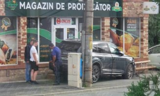Accident în centrul Clujului. Un șofer a pierdut controlul volanului și s-a urcat pe trotuar
