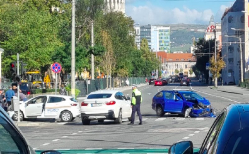 Accident cu victime în Cluj-Napoca. Două persoane au fost transportate la spital