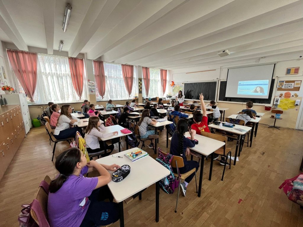 Ce SCHIMBĂRI aduce noul an şcolar 2022-2023: FĂRĂ teze, FĂRĂ atâtea note, FĂRĂ exmatriculări