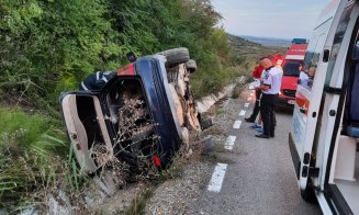 Mașină răsturnată pe un drum din Cluj. Trei copii au ajuns la spital