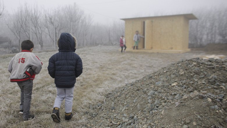Normalitate sau motiv de mândrie? Clujul este singurul județ din România care nu are toalete în curtea școlilor