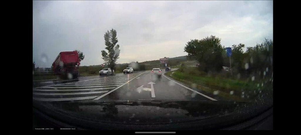 Accident Cluj: Basculantă în șanț pe Feleac