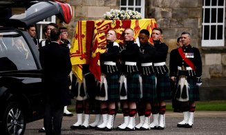 Sicriul Reginei a fost depus în Sala Tronului de la Palatul Holyroodhouse din Edinburgh