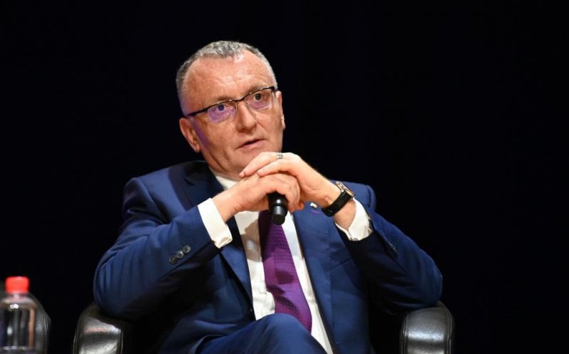 Cîmpeanu: Nu suntem de acord ca elevii din familii cu venituri mari sau foarte mari să primească burse sociale doar pentru că locuind în proximitatea marilor orașe învață în licee din București, Cluj...