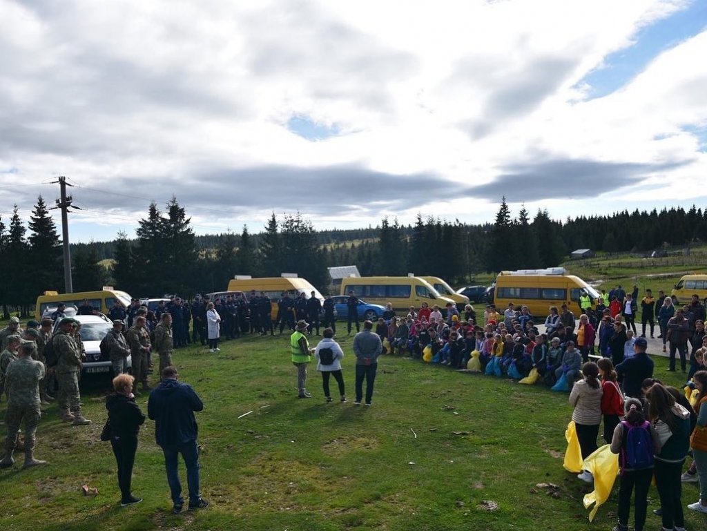 Gunoaie cât un munte, strânse din munții Clujului! 3,5 tone de deșeuri au fost adunate într-o acțiune de Ziua Muntelui