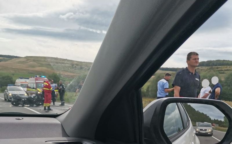Accident GRAV între o mașină și o motocicletă în Nădășelu
