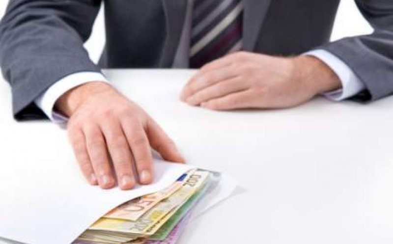 Director din Ministerul Educaţiei, arestat. A luat mită de sute de mii de euro