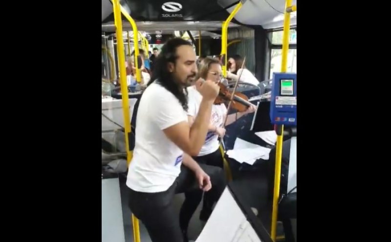 Concert spontan într-un autobuz din Cluj-Napoca