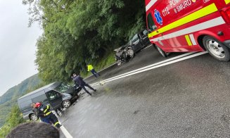 Accident grav pe un drum din Cluj. Sunt 3 persoane încarcerate