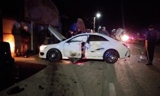 Două şoferiţe, de 19 şi  36 de ani, au făcut praf 4 maşini seara trecută, în urma unui viraj ratat